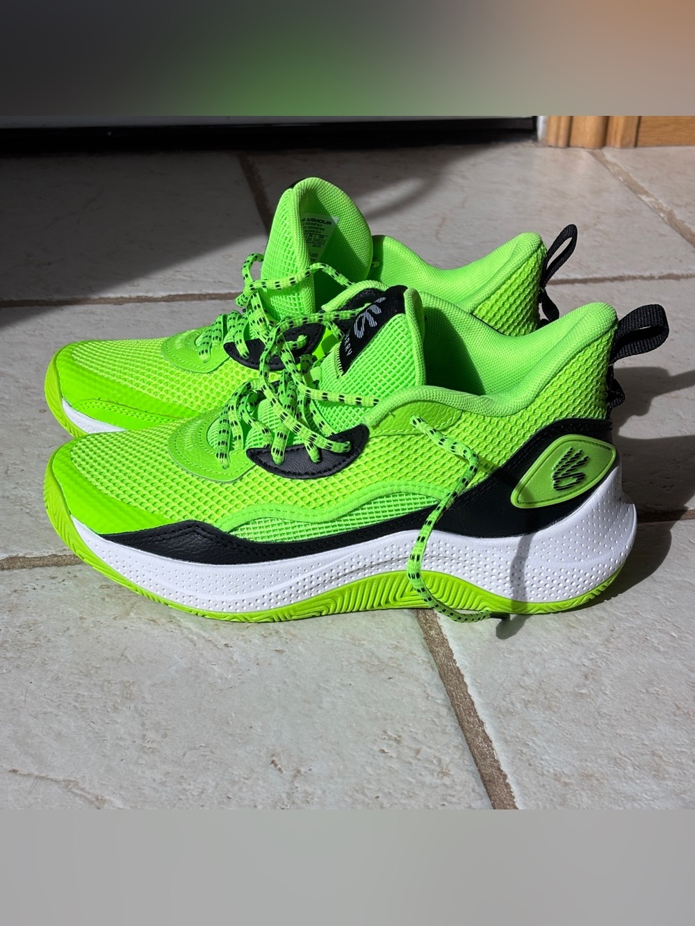 Under Armour Stephen Curry Youth Neon Green and Black Basketball Sneakers